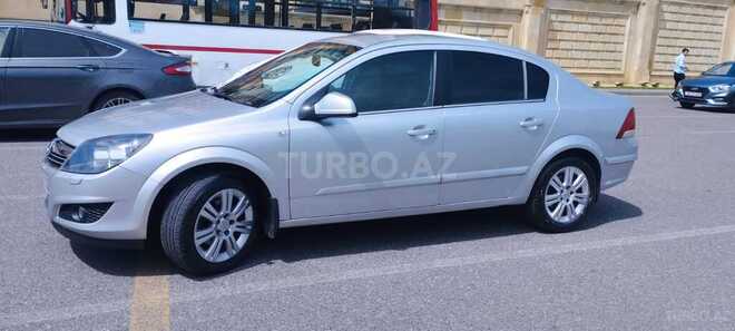 Opel Astra 2012, 233,000 km - 1.8 л - Bakı
