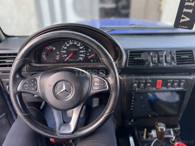 Mercedes G 320