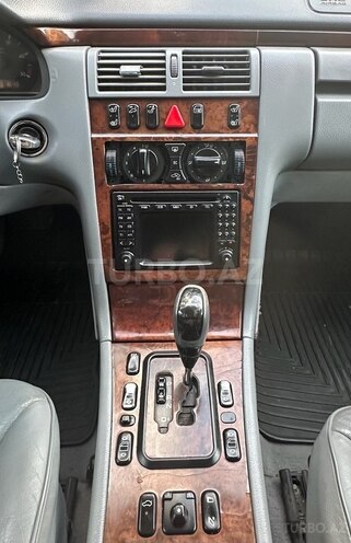 Mercedes E 270 2001, 338,410 km - 2.7 l - Bakı