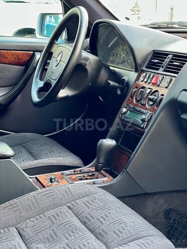 Mercedes C 220 2000, 296,000 km - 2.2 л - Bakı