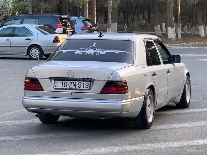 Mercedes E 230