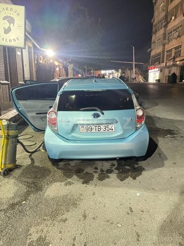 Toyota Prius C 2012, 183,547 km - 1.5 l - Bakı