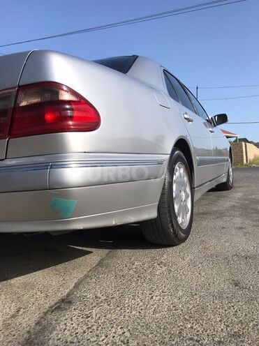 Mercedes E 200 d 2001, 438,000 km - 2.0 l - Bakı