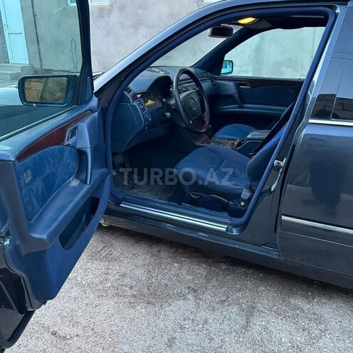 Mercedes E 240 1998, 396,852 km - 2.4 l - Ucar