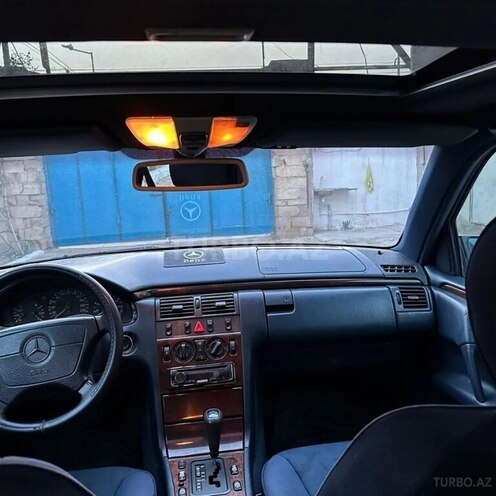 Mercedes E 240 1998, 396,852 km - 2.4 l - Ucar