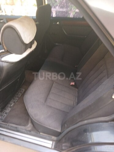 Mercedes E 220 1993, 253,000 km - 2.2 l - Bakı