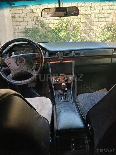 Mercedes E 220 1993, 253,000 km - 2.2 l - Bakı
