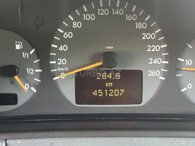 Mercedes E 270 2000, 451,000 km - 2.7 l - Saatlı