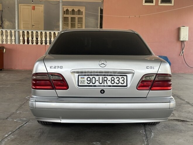 Mercedes E 270 2000, 451,000 km - 2.7 l - Saatlı