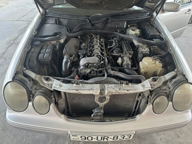 Mercedes E 270 2000, 451,000 km - 2.7 l - Saatlı