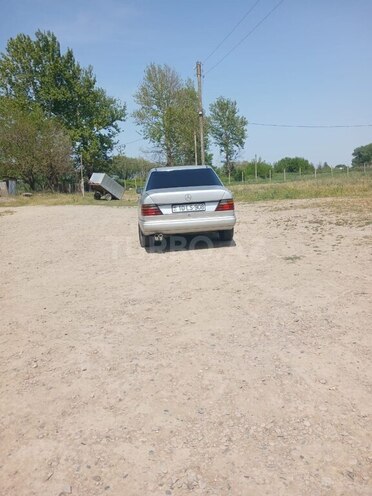 Mercedes E 250 1990, 359,800 km - 2.5 l - Beyləqan