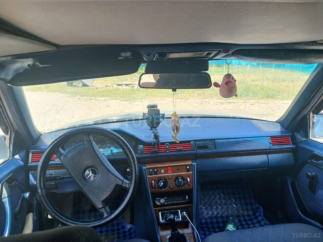 Mercedes E 250 1990, 359,800 km - 2.5 l - Beyləqan