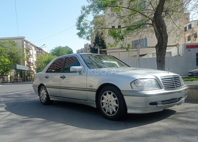 Mercedes C 220 d 1999, 241,523 km - 2.2 l - Bakı
