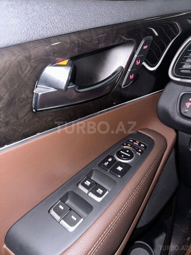 Kia Sorento-11