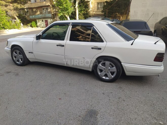 Mercedes E 250 1995, 358,254 km - 2.5 л - Bakı