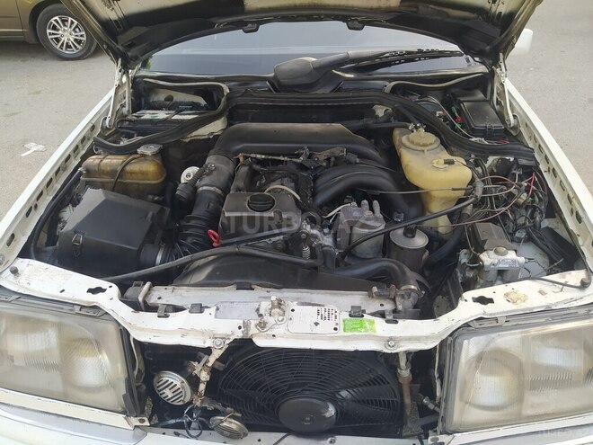 Mercedes E 250 1995, 358,254 km - 2.5 л - Bakı