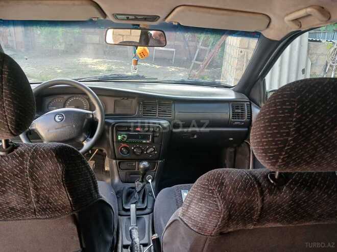Opel Vectra 1996, 450,000 km - 2.0 l - Yevlax