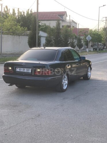 Mercedes E 240 1999, 351,200 km - 2.4 l - Bakı