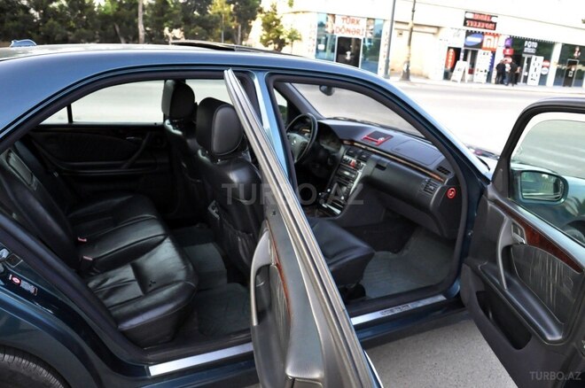 Mercedes E 240 2000, 432,638 km - 2.6 л - Saatlı