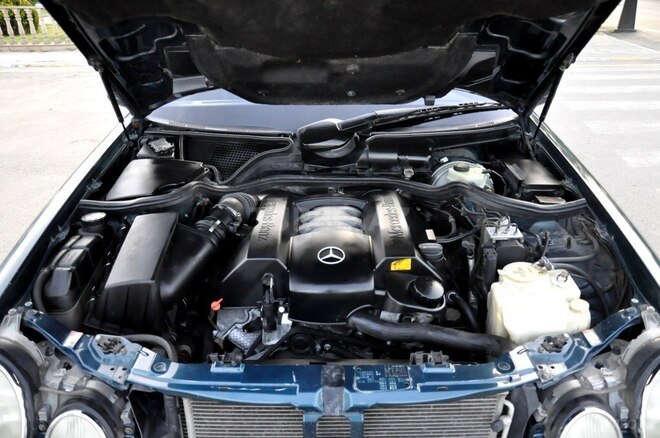 Mercedes E 240 2000, 432,638 km - 2.6 л - Saatlı
