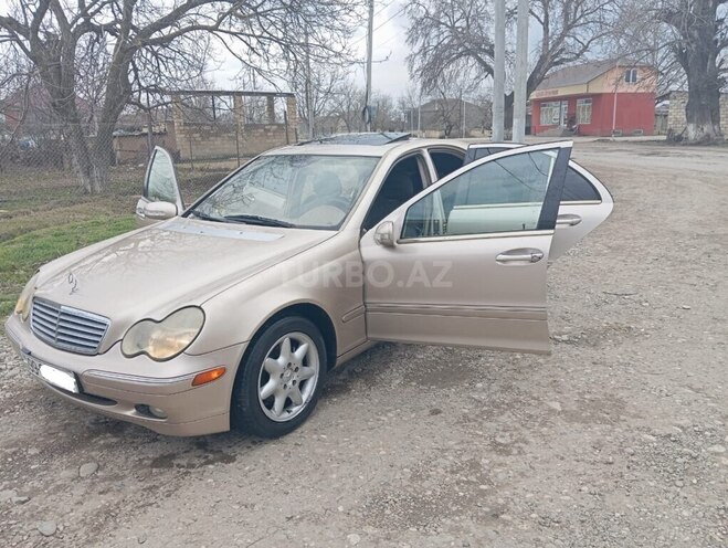 Mercedes C 240 2001, 339,000 km - 2.6 l - Qusar