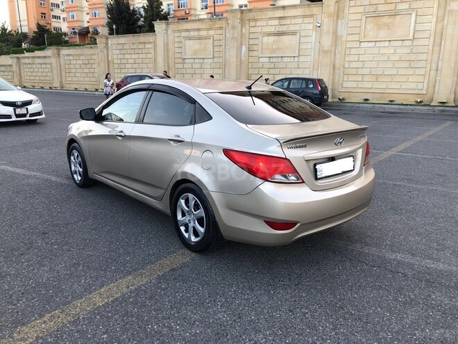 Hyundai Accent 2011, 319,000 km - 1.4 л - Bakı