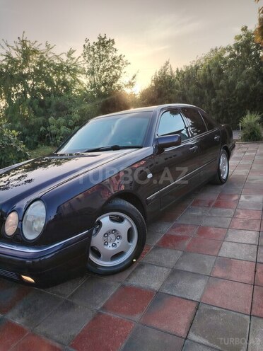 Mercedes E 240 1997, 293,000 km - 2.4 l - Masallı