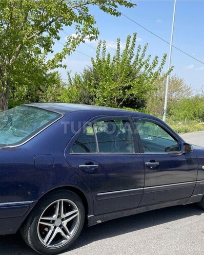Mercedes E 230 1996, 386,000 km - 2.3 l - Yevlax