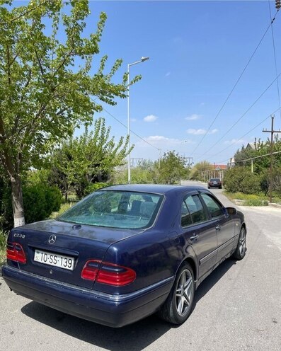 Mercedes E 230 1996, 386,000 km - 2.3 l - Yevlax