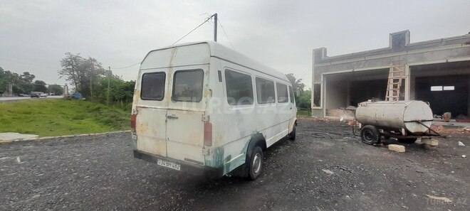 Mercedes 208 D 1995, 236,790 km - 2.9 л - Zaqatala