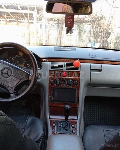 Mercedes E 240 1998, 398,741 km - 2.4 l - Beyləqan