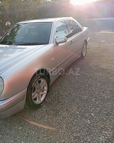 Mercedes E 240 1998, 398,741 km - 2.4 l - Beyləqan