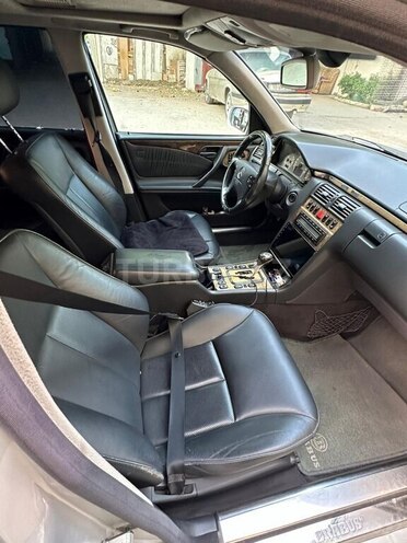 Mercedes E 320 2000, 298,567 km - 3.2 l - Bakı