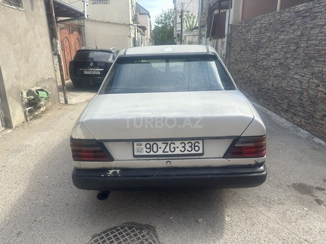 Mercedes E 250 1990, 213,000 km - 2.5 л - Bakı