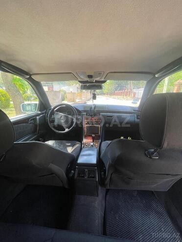 Mercedes E 240 1997, 342,696 km - 2.4 l - Masallı