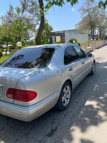 Mercedes E 240 1997, 342,696 km - 2.4 l - Masallı
