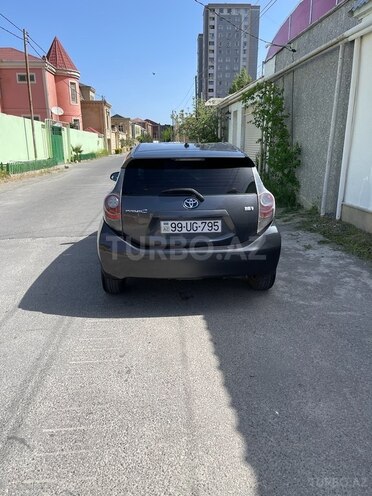 Toyota Prius C 2013, 270,000 km - 1.5 l - Bakı