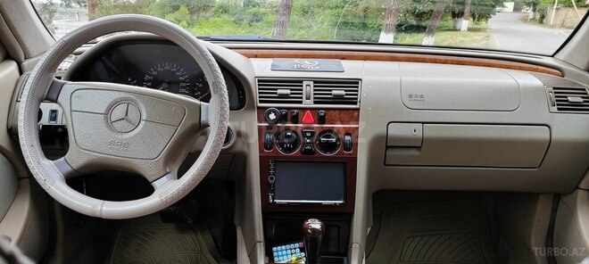 Mercedes C 200 1997, 387,000 km - 2.0 l - Quba