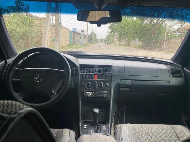 Mercedes C 180 1995, 321,444 km - 1.8 л - Yevlax