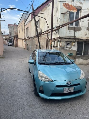 Toyota Prius C 2012, 183,457 km - 1.5 l - Bakı
