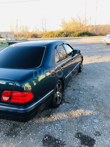 Mercedes E 230 1996, 490,000 km - 2.3 л - Yevlax