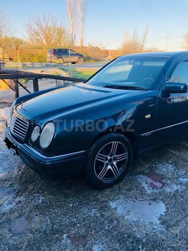 Mercedes E 230 1996, 490,000 km - 2.3 л - Yevlax