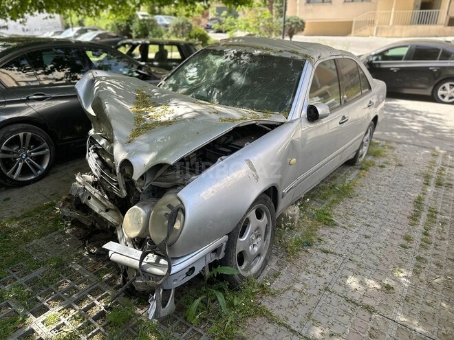 Mercedes E 240 1999, 320,000 km - 2.4 l - Bakı