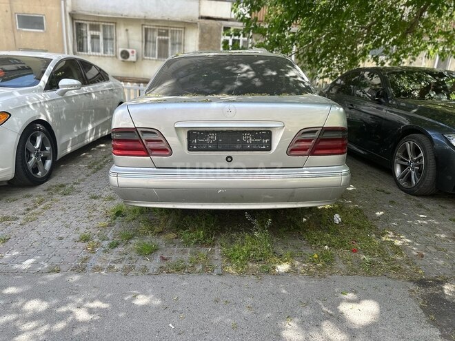 Mercedes E 240 1999, 320,000 km - 2.4 l - Bakı