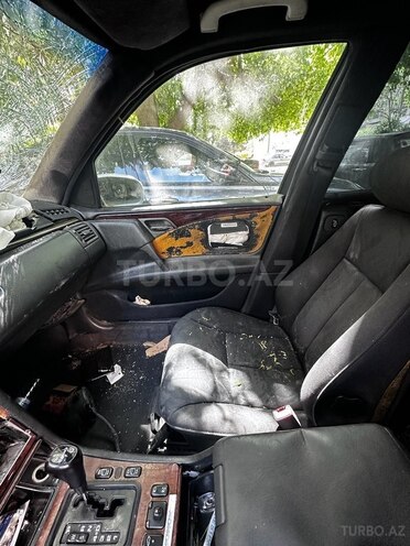 Mercedes E 240 1999, 320,000 km - 2.4 l - Bakı