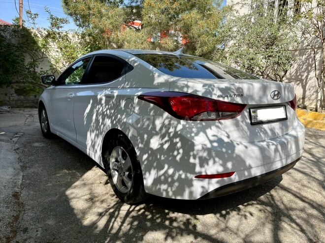 Hyundai Elantra 2015, 70,000 km - 1.8 л - Xırdalan