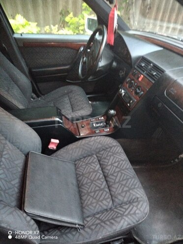 Mercedes C 180 1995, 367,642 km - 1.8 l - Yevlax