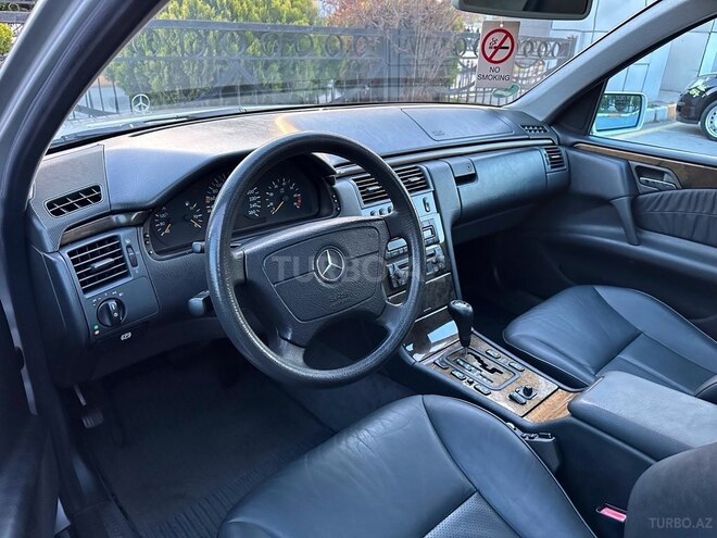 Mercedes E 240 1999, 108,000 km - 2.4 l - Bakı