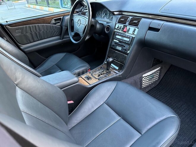 Mercedes E 240 1999, 108,000 km - 2.4 l - Bakı