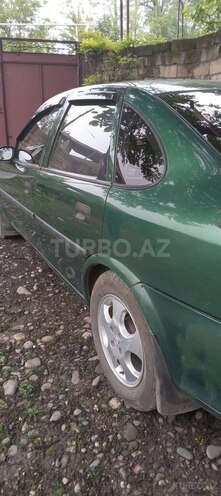 Opel Vectra 1996, 290,000 km - 1.6 l - Qusar